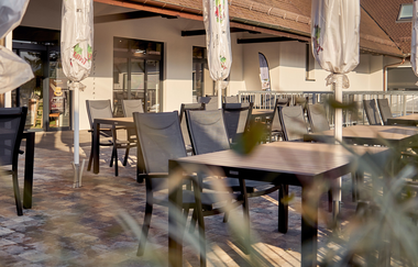 Außenbereich mit Terrasse | Markthalle Obersulm | HeilbronnerLand | © Markthalle Obersulm