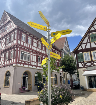 Richtungsweiser Stadtteile Brackenheim | © Stadt Brackenheim | CP