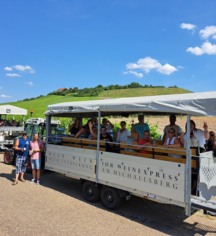 Riesling Express mit 2 Wägen  | HeilbronnerLand | © Helmut Speitelsbach | Riesling Express