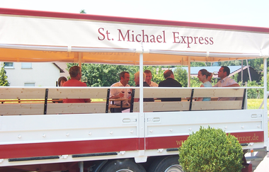 St. Michael Express | Planwagen- und Weinbergrundfahrten | Cleebronn | © Weingärtner Cleebronn-Güglingen