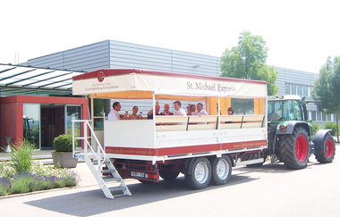 St. Michael Express | Planwagen- und Weinbergrundfahrten | Cleebronn | © Weingärtner Cleebronn-Güglingen