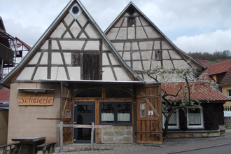 Die Vesperstube von außen mit Fachwerk | © Touristikgemeinschaft Hohenlohe e. V. |  Irene Hertrich, Scheierle