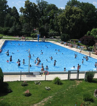 Schloss-Freibad Sachsenheim | © Stadt Sachsenheim