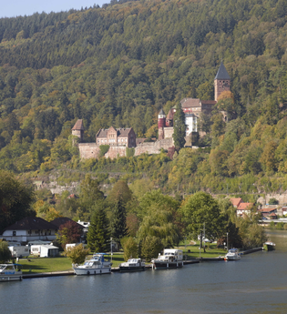 Blick auf Schloss Zwingenberg | © Touristikgemeinschaft Odenwald e.V.
