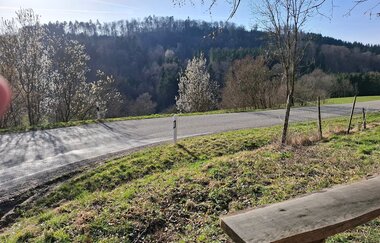 Schuppbach und Neuenkirchen_Picknickplatz_Blick von der Radtour LandhegTour - West | © Hohenlohe + Schwäbisch Hall Tourismus e. V.