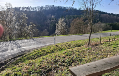 Schuppbach und Neuenkirchen_Picknickplatz_Blick von der Radtour LandhegTour - West | © Hohenlohe + Schwäbisch Hall Tourismus e. V.