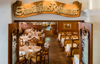 Schwäbisches Restaurant & Piazza im insel Hotel | Haus der Baden-Württemberger Weine