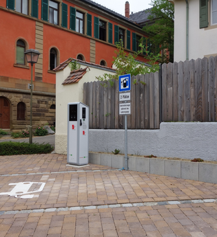 E-Bike Ladestation | Schwaigern Rathaus | HeilbronnerLand | © Stadt Schwaigern