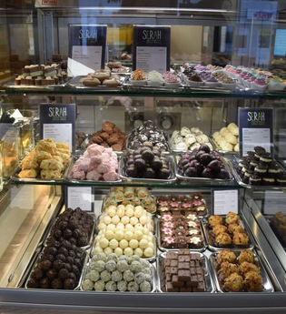 Schaufenster mit reichhaltiger Pralinenauswahl | © Stadtverwaltung Sinsheim