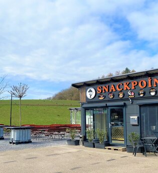 Snackpoint mit Biergarten in Wiesenbach