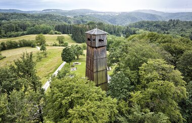 Steinknickle mit Aussichtsturm, Grill- & Rastplatz | Wüstenrot-Neuhütten | HeilbronnerLand | © Touristikgemeinschaft HeilbronnerLand