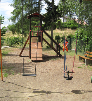 Spielplatz "Bei der Gemeinschaftshalle" Neuenbürg | © Land der 1000 Hügel - Kraichgau-Stromberg