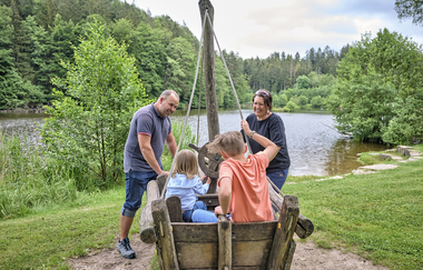 Spielplatz am Finsterroter See | Wüstenrot - Naturpark Schwäbisch-Fränkischer Wald | HeilbronnerLand | © Touristikgemeinschaft HeilbronnerLand