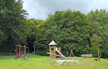 Spielplatz und Freizeitanlage "Am Karlsbrunnen" in Mauer | © Werner Hilscher