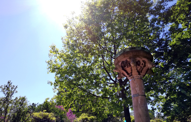 Der historische Geißenbrunnen im Weinheimer Stadtgarten. | © Tourist Information Weinheim