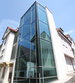 Gläserne Außenfassade vom Stadtmuseum in Künzelsau | © Touristikgemeinschaft Hohenlohe e.V. | Stadt Künzelsau