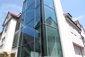 Gläserne Außenfassade vom Stadtmuseum in Künzelsau | © Touristikgemeinschaft Hohenlohe e.V. | Stadt Künzelsau