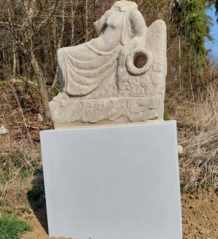 Steinnachbildung Quellnymphe