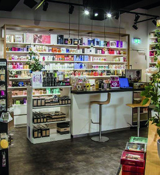 STEPHAN Parfums & Kosmetik und STEPHAN Fashion & Trends | © Unbekannt