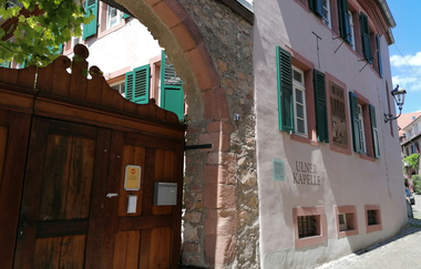 Tor zum Hof der Ulner Kapelle | © Stadt Weinheim - Jasmin Wolf