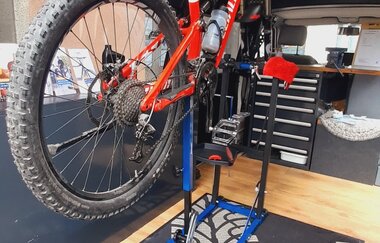 Uncle Bike-deine mobile Fahrradwerkstatt_Bus_Innenansicht (3)