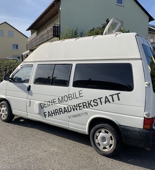 Uncle Bike deine mobile Fahrradwerkstatt Bus mit Beschriftung