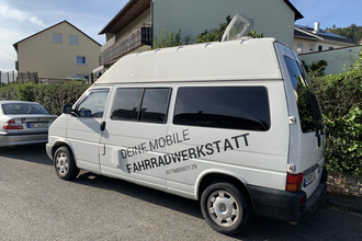 Uncle Bike deine mobile Fahrradwerkstatt Bus mit Beschriftung