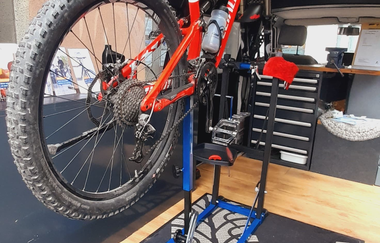 Uncle Bike-deine mobile Fahrradwerkstatt_Bus_Innenansicht (3)