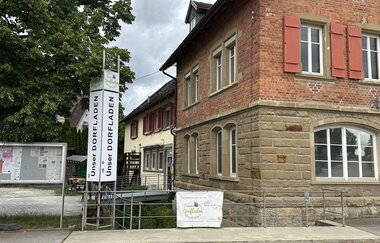 Unser Dorfladen Gailenkirchen_Außenansicht Plakate | © Hohenlohe + Schwäbisch Hall Tourismus e. V.