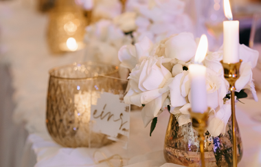 festlich gedeckte Tafel  mit Kerzen | © Rottmann