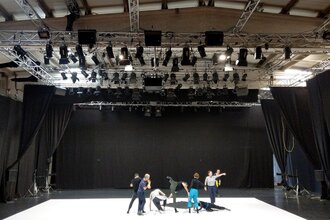 Szene auf der Bühne | © Bernhard Fauser / UnterwegsTheater