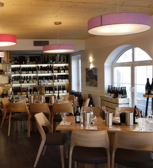 Innenbereich der Vinothek Weinmanufaktur Ingelfinger Fass | © Touristikgemeinschaft Hohenlohe e. V. | Schlosshotel Ingelfingen