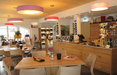 Innenbereich der Vinothek Weinmanufaktur Ingelfinger Fass | © Touristikgemeinschaft Hohenlohe e. V. | Schlosshotel Ingelfingen