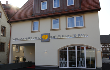 Außenansicht der Vinothek Weinmanufaktur Ingelfinger Fass | © Touristikgemeinschaft Hohenlohe e. V. | Schlosshotel Ingelfingen