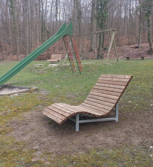 Spielplatz mit Rutsche, Schaukeln und Waldsofa | © Gemeinde Eschelbronn
