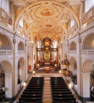 Wallfahrtsbasilika "Zum Heiligen Blut" in Walldürn | © Stadt Walldürn