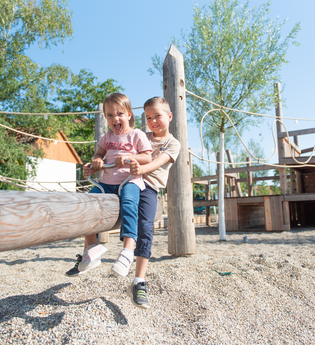 Abenteuer- & Wasserspielplatz am Steinplatz | Weiherpark Eppingen | HeilbronnerLand | © Stadt Eppingen