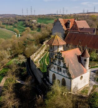 Blick auf die Höhenburg Schloss Liebenstein in Neckarwestheim. | © Schloss Liebenstein | Gemeinde Neckarwestheim