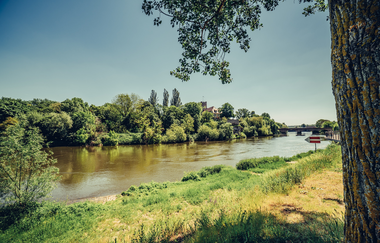Kiesplatz Lauffen a.N. mit Blick auf Rathausburg | HeilbronnerLand | © Touristikgemeinschaft HeilbronnerLand e.V.