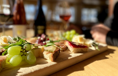 Hauseigene Weine und Vesper in der Besenwirtschaft Holzapfel | Neckarsulm | HeilbronnerLand | © Weinausschank Weingut Holzapfel