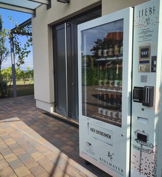 Weinautomat Weingut Bihlmayer | Löwenstein | HeilbronnerLand | © Touristikgemeinschaft HeilbronnerLand