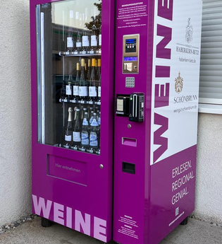 Weinautomat | Weingut Haberkern-Betz | Weingut Schönbrunn | Erlenbach-Binswangen | Autovermietung Götz | SchwabenRent | © Tourismus im Weinsberger Tal e.V.