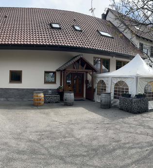 Außenbereich Weingut Härle | Abstatt| HeilbronnerLand | © Weingut Härle