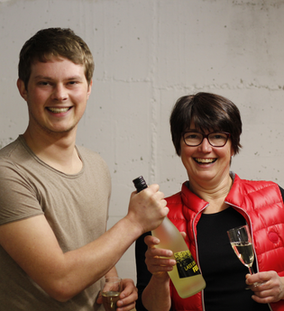 Familie Schmezer vom Weingut Gaufer | © Touristikgemeinschaft Hohenlohe e. V. | Weingut Gaufer