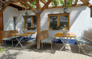 Weingut Gruber | Obersulm | Gutsgasthof | Besen | Terrasse | © Tourismus im Weinsberger Tal e.V.