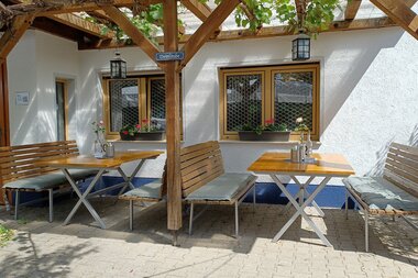 Weingut Gruber | Obersulm | Gutsgasthof | Besen | Terrasse | © Tourismus im Weinsberger Tal e.V.