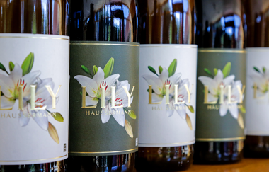 Weinflaschen "Lily Front 2017" | © Weingut Haeussermann