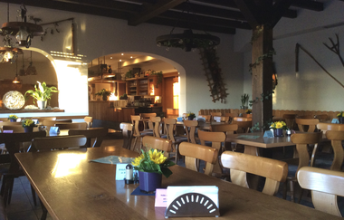 Gastraum und Theke Winzerstube Löhe | Erlenbach | HeilbronnerLand | © Winzerstube Löhe