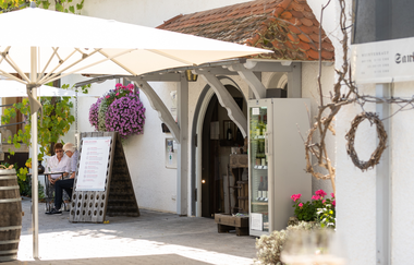Freiluft Vinothek Sankt Annagarten Weinkühlschrank | © Sankt Annagarten Biologisches Weingut