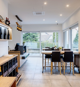 Vinothek und Verkaufsraum vom Weingut Heinz J. Schwab, Bretzfeld | © Touristikgemeinschaft Hohenlohe e. V. | Weingut Heinz J. Schwab